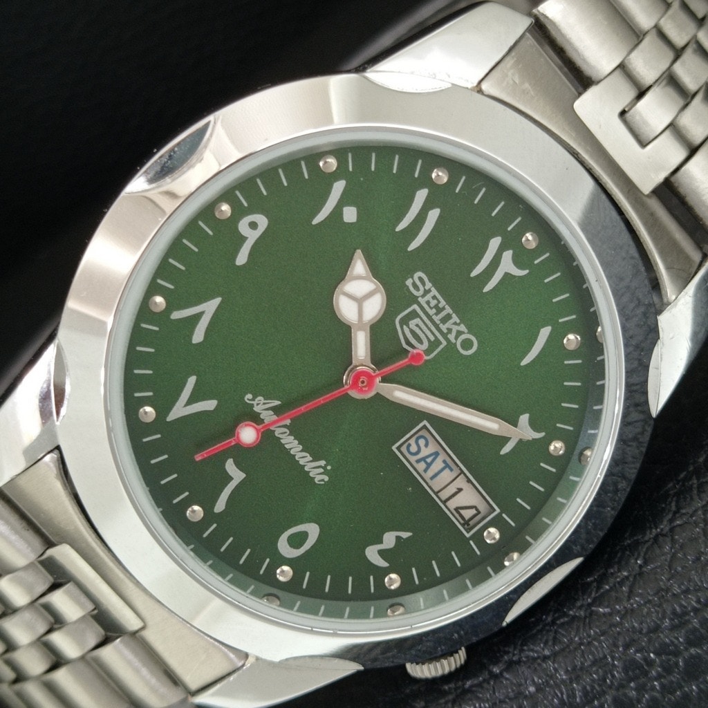 Vintage 1975 Seiko Automatic Mens Silver Watch WDaydate  White Accents